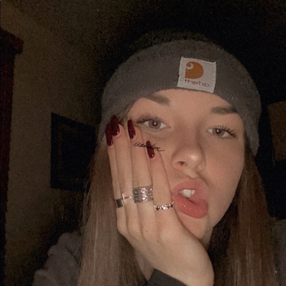 Profile Picture of Lauren Hoggan (@lhoggan) on Poshmark