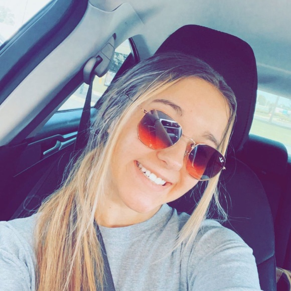 Profile Picture of Kyleigh Fowlkes (@kyleigh_fowlkes) on Poshmark