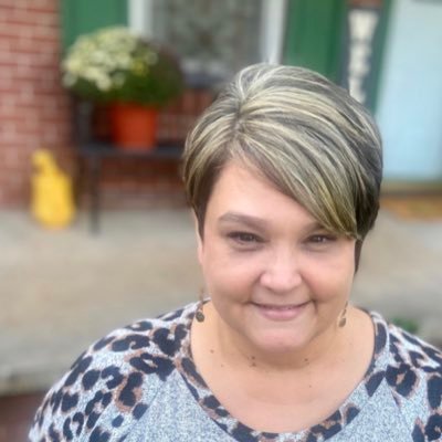 Profile Picture of Pat Holcomb (@PatriciaLHolcom) on Twitter