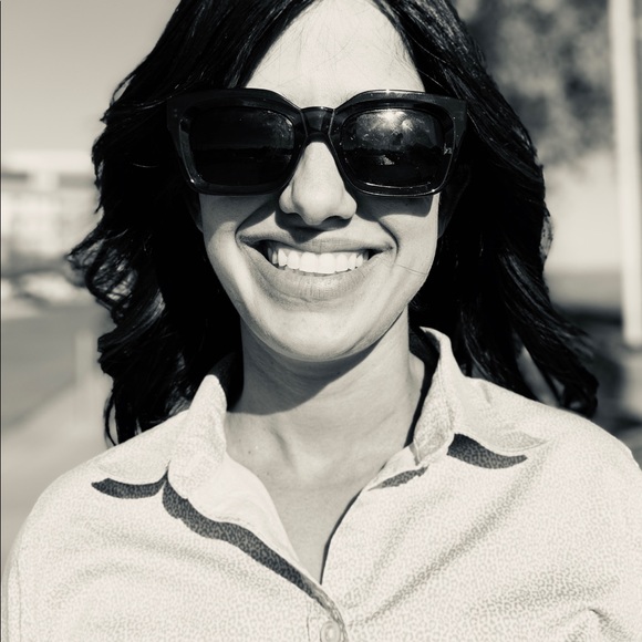 Profile Picture of Esther Allouche (@estherallouche) on Poshmark