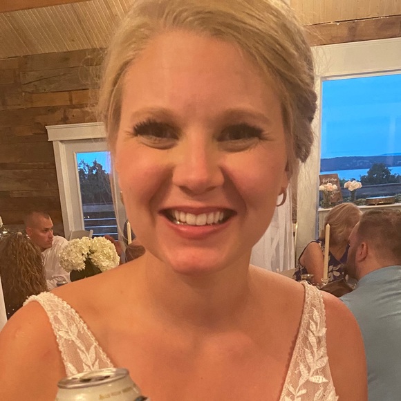 Profile Picture of Amy Matthesen (@amymatthesen) on Poshmark