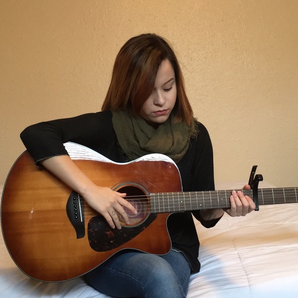 Profile Picture of Cassandra Julian (@cassjulian) on Poshmark