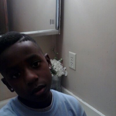 Profile Picture of R'Maud Allen (@2_turnedup_rj) on Twitter