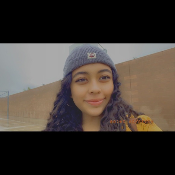 Profile Picture of Abigail Bahena (@legirlabby) on Poshmark