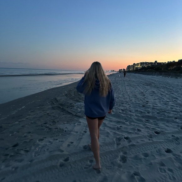 Profile Picture of Adriana Arthur (@a_arth8988) on Poshmark