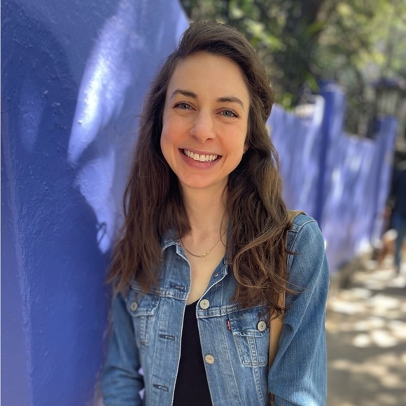 Profile Picture of Meredith Sharp (@mcs7pc) on Poshmark