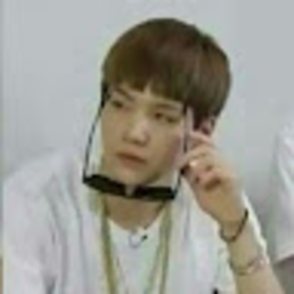 Profile Picture of Hau Kim (@cingkim86) on Poshmark