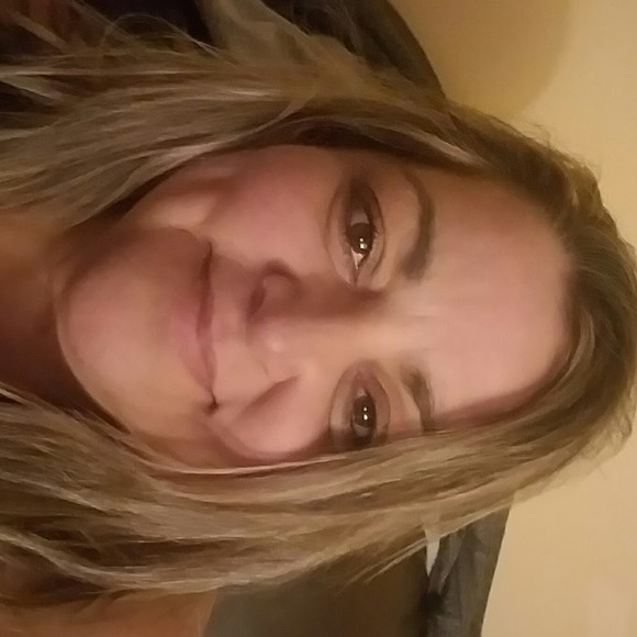 Theresa Rafinski - Poshmark Profile Picture of Theresa Rafinski (@theresarafinski) on Poshmark