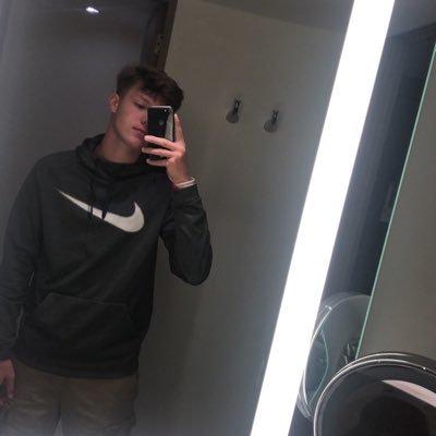 Profile Picture of Nicholas Dunbar (@nick_11_dream) on Twitter