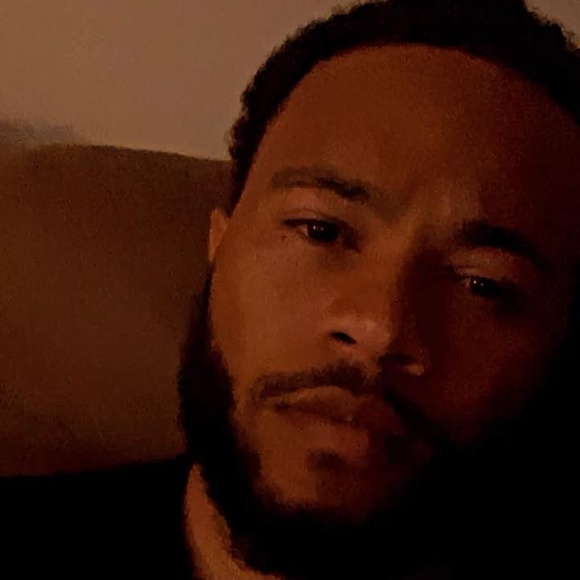 Profile Picture of Damian Garrett (@dbow1994) on Poshmark