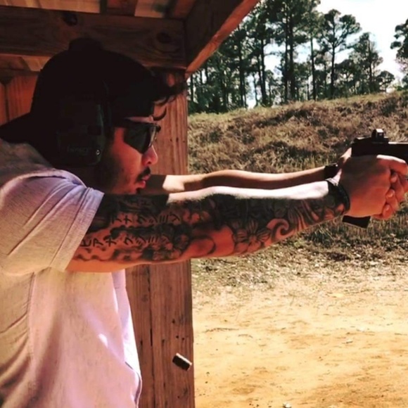 Profile Picture of Leo Kushimizo (@leokushimizo) on Poshmark