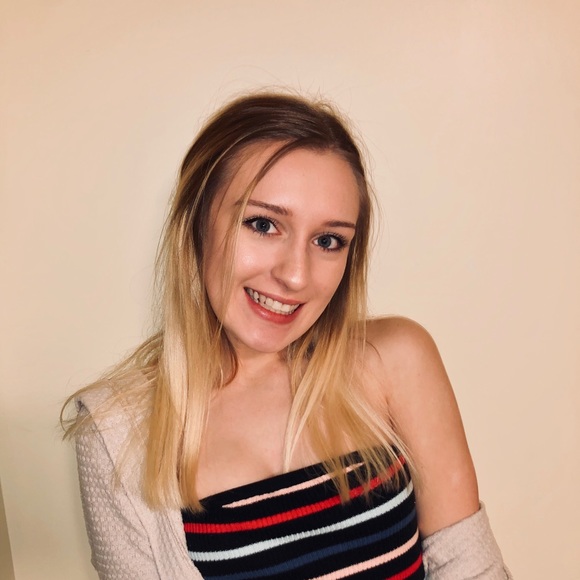 Profile Picture of Jerilynn Hoover (@jerilynnhoover) on Poshmark