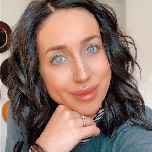 Profile Picture of Jessica Linton (@jlinto13) on Poshmark