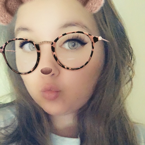 Profile Picture of Bianca Van dyk (@biancavandyk7) on Poshmark