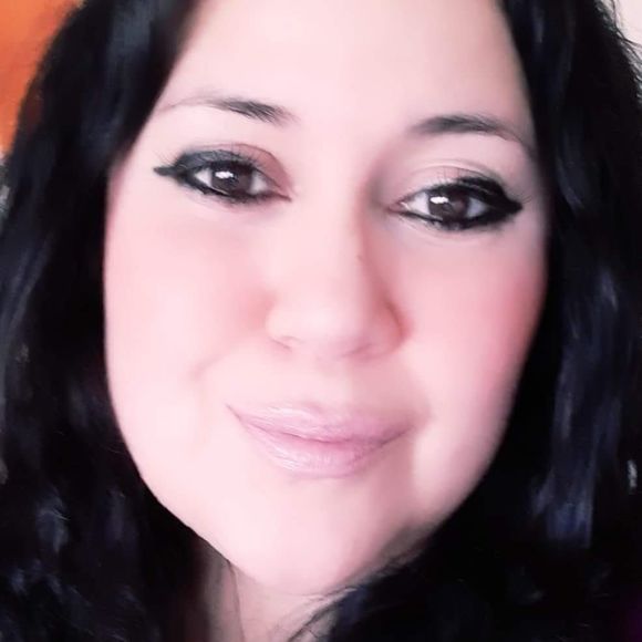 Profile Picture of Daniela Filmer (@danielafilmer) on Poshmark