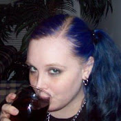 Profile Picture of Melissa Martindale (@TheGuineaBee) on Youtube