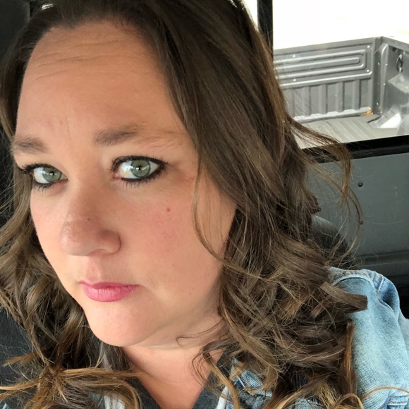 Profile Picture of Stephanie Rasor (@01steph1980) on Poshmark