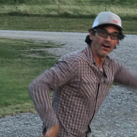 Profile Picture of Travis Schutten (@travisschutten) on Poshmark