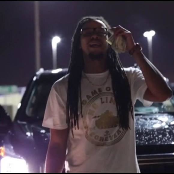 Profile Picture of Marcus Crump (@marcuscrump) on Poshmark