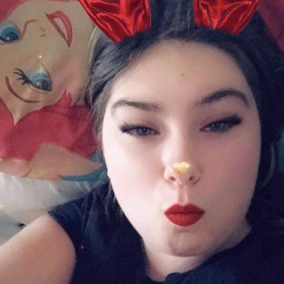 Profile Picture of Victoria Devore (@victoriadevore) on Poshmark