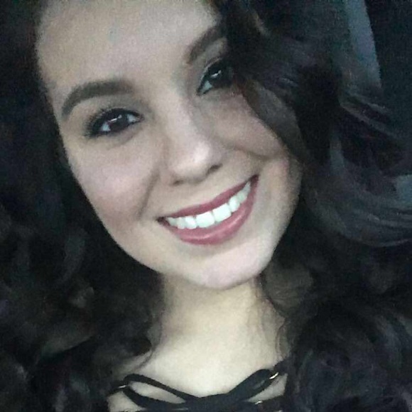Profile Picture of Ariel Morales (@arielmorales01) on Poshmark