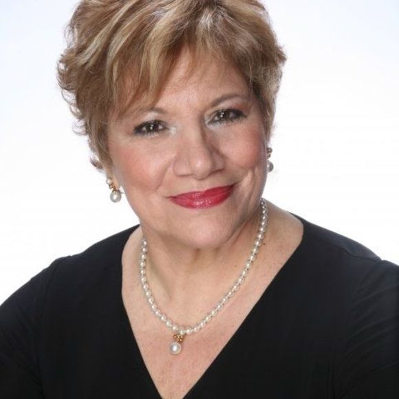 Profile Picture of Joanne Roubanis (@yianamou) on Poshmark