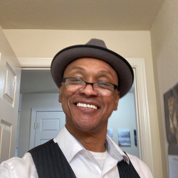 Profile Picture of Carl Semien (@cas4love) on Poshmark