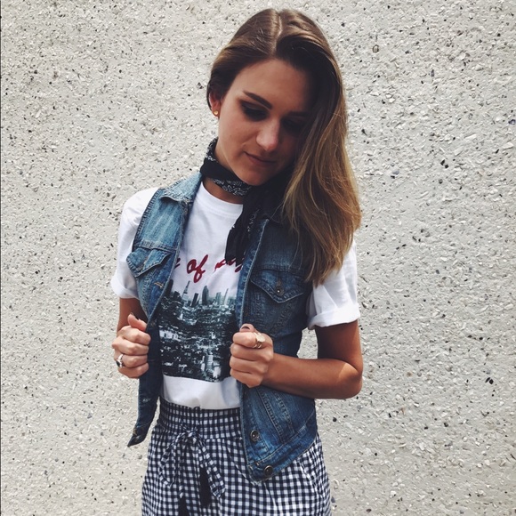 Profile Picture of Cassandra Dowling (@cassandraalayne) on Poshmark