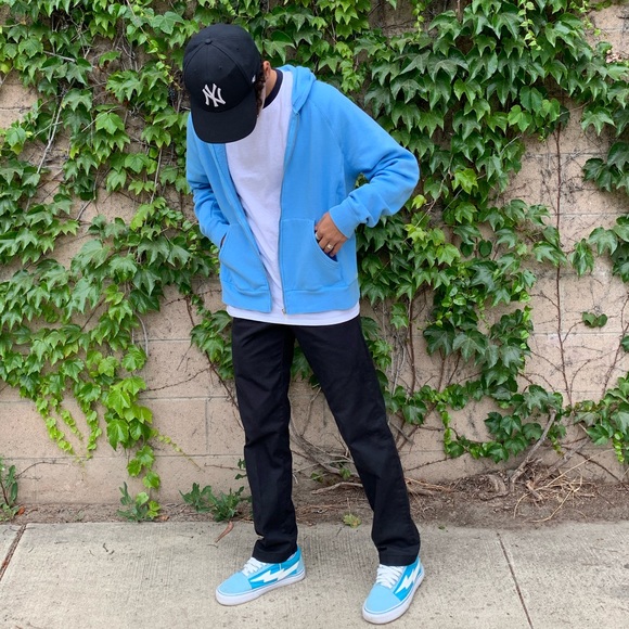 Profile Picture of Jonathan Morelos (@mxreloz) on Poshmark