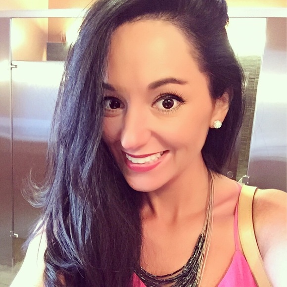 Profile Picture of Mandi Scott (@mls411) on Poshmark
