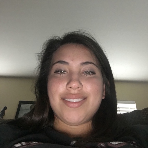 Profile Picture of Bailey rose Foland (@baybayrose) on Poshmark