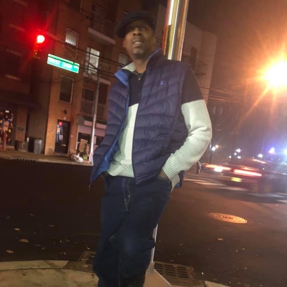 Profile Picture of Carlton Lofton (@bigcee30) on Poshmark