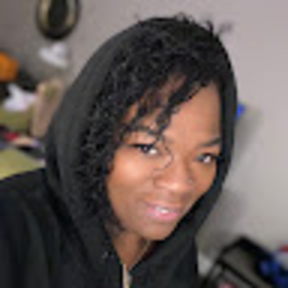 Profile Picture of Pertina Moorer (@mrspmoorer) on Poshmark