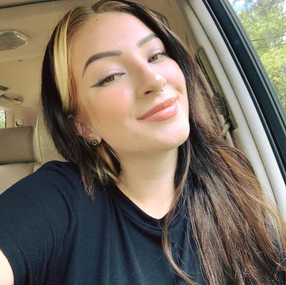 Profile Picture of Josie Thompson (@jose821) on Poshmark