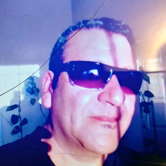 Profile Picture of David Rivas (@2017rivasd22) on Poshmark