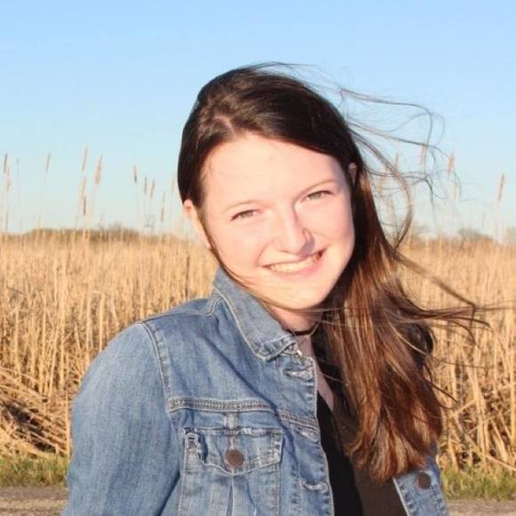 Profile Picture of Amanda Curtis (@asgcurtis) on Poshmark