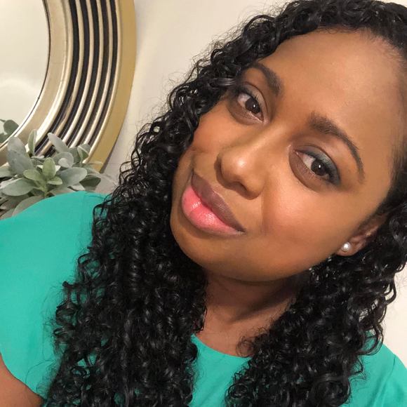 Margie Amparo - Poshmark Profile Picture of Margie Amparo (@margie02) on Poshmark