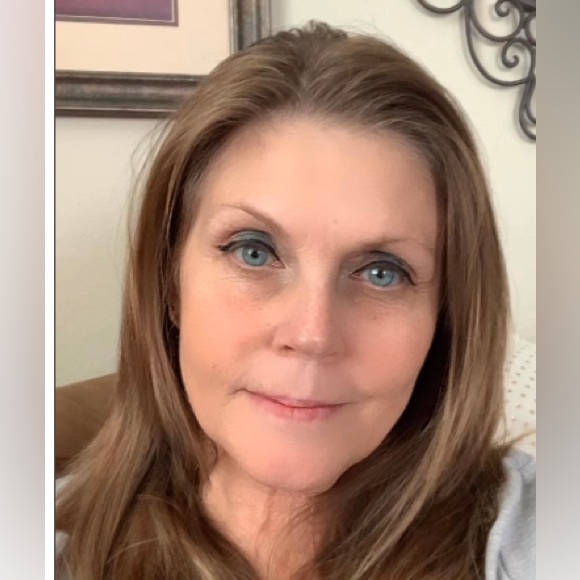 Profile Picture of Arlene Ackermann (@arleneackermann) on Poshmark