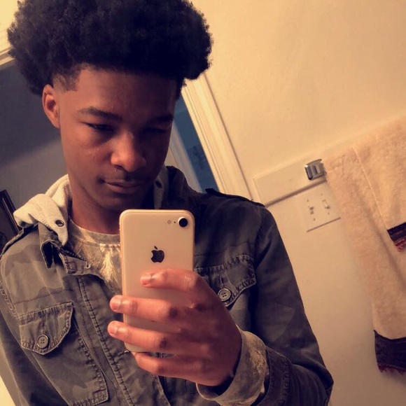 Profile Picture of Dedrick Henderson (@deegwaup) on Poshmark