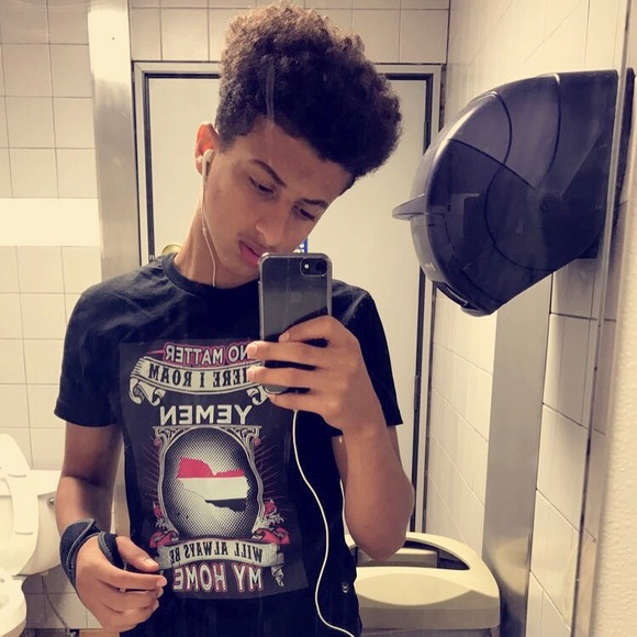 Profile Picture of Hezam Mohamed (@hezammohamed) on Poshmark