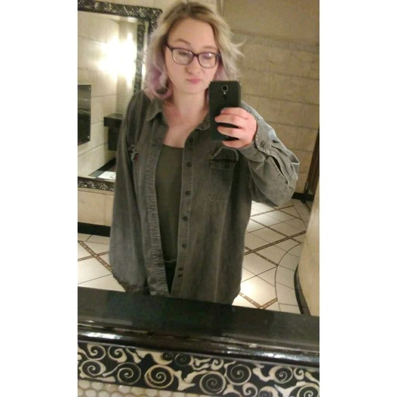 Jess Miles - Poshmark Profile Picture of Jess Miles (@jessigrll1) on Poshmark