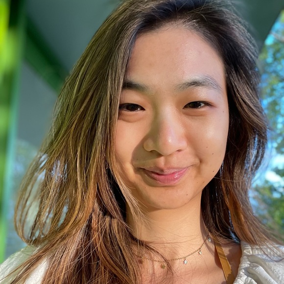 Profile Picture of Yifan Wang (@yifanwang533) on Poshmark