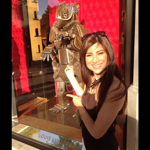 Profile Picture of Elli Golesorkhi (@elli_okc) on Poshmark