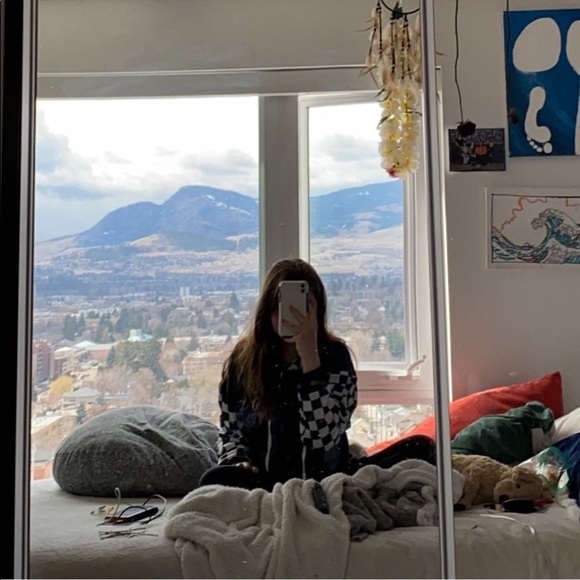 Taylor Bechelli - Poshmark Profile Picture of Taylor Bechelli (@taylor_bechelli) on Poshmark