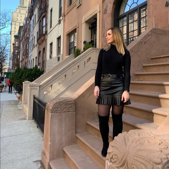 Profile Picture of Camille Nguyen (@camngn) on Poshmark