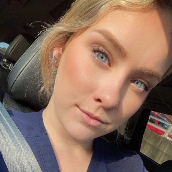 Profile Picture of Chandra Andrews (@cmae34) on Poshmark
