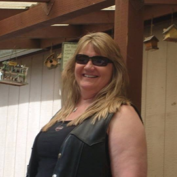 Profile Picture of Lori Jurgensen (@loribatinik) on Poshmark