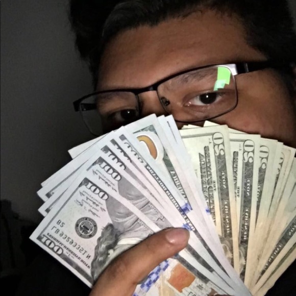 Profile Picture of Daniel Luciano (@lucivno) on Poshmark