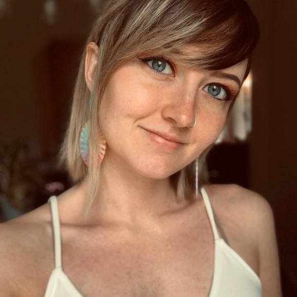 Profile Picture of Katie Boatman (@carter_cali) on Poshmark