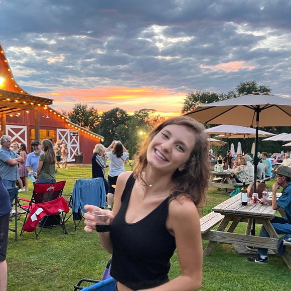 Profile Picture of Elaina Bergondo (@elainabergondo) on Poshmark